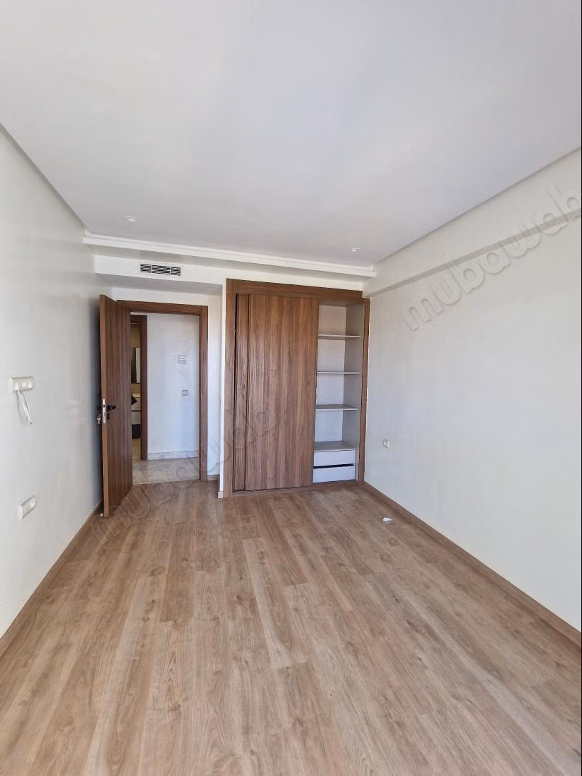 Empty apartment located in Mimoza