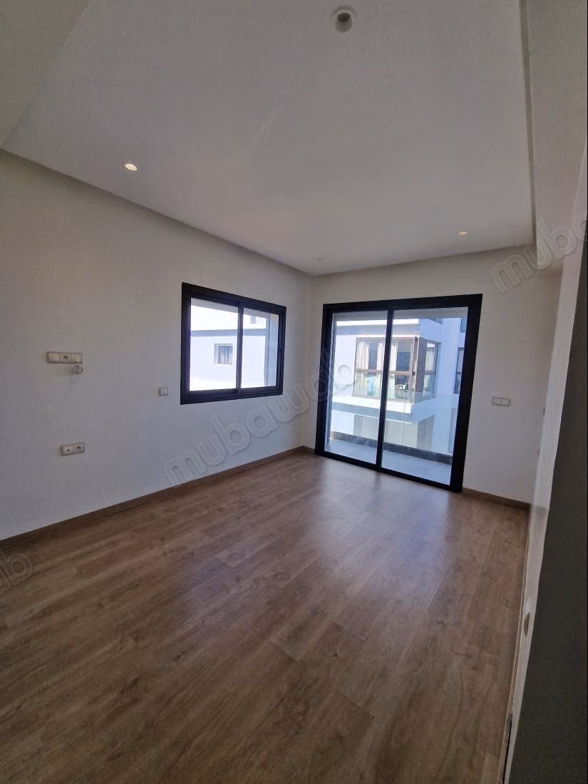 Empty apartment located in Mimoza