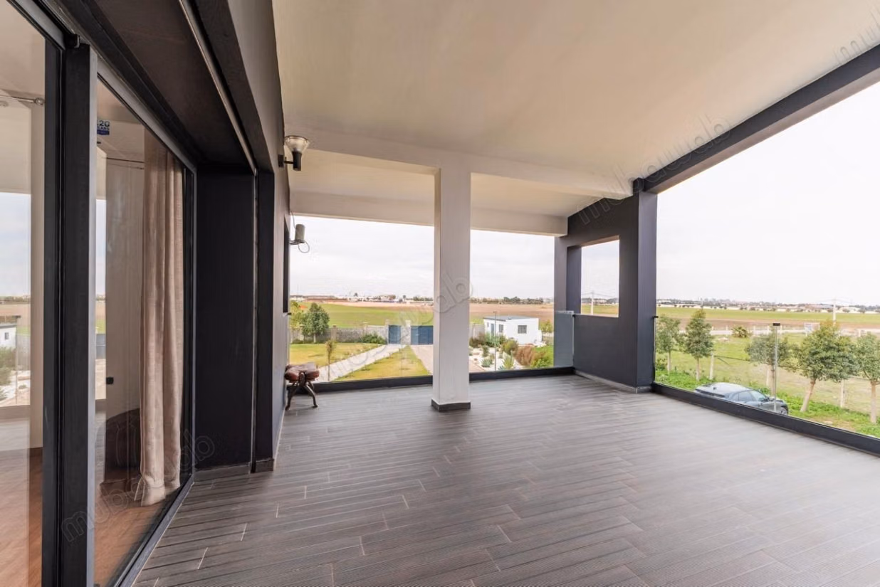 Hoge standaard boerderij van 11.400 m² in Bsabes