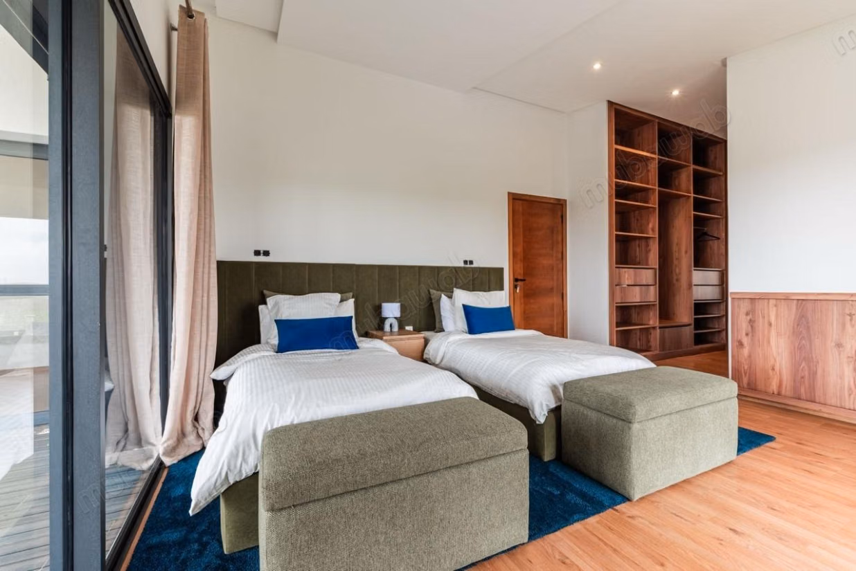 Hoge standaard boerderij van 11.400 m² in Bsabes