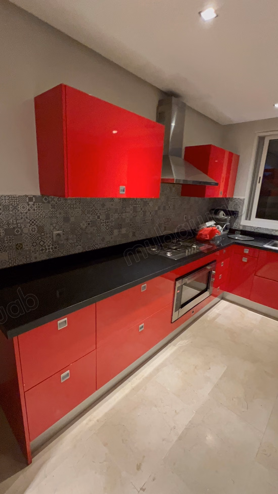 Location villa de haut standing à Ville Verte.
Superficie 1100 m².
Antenne parabolique et sécurité