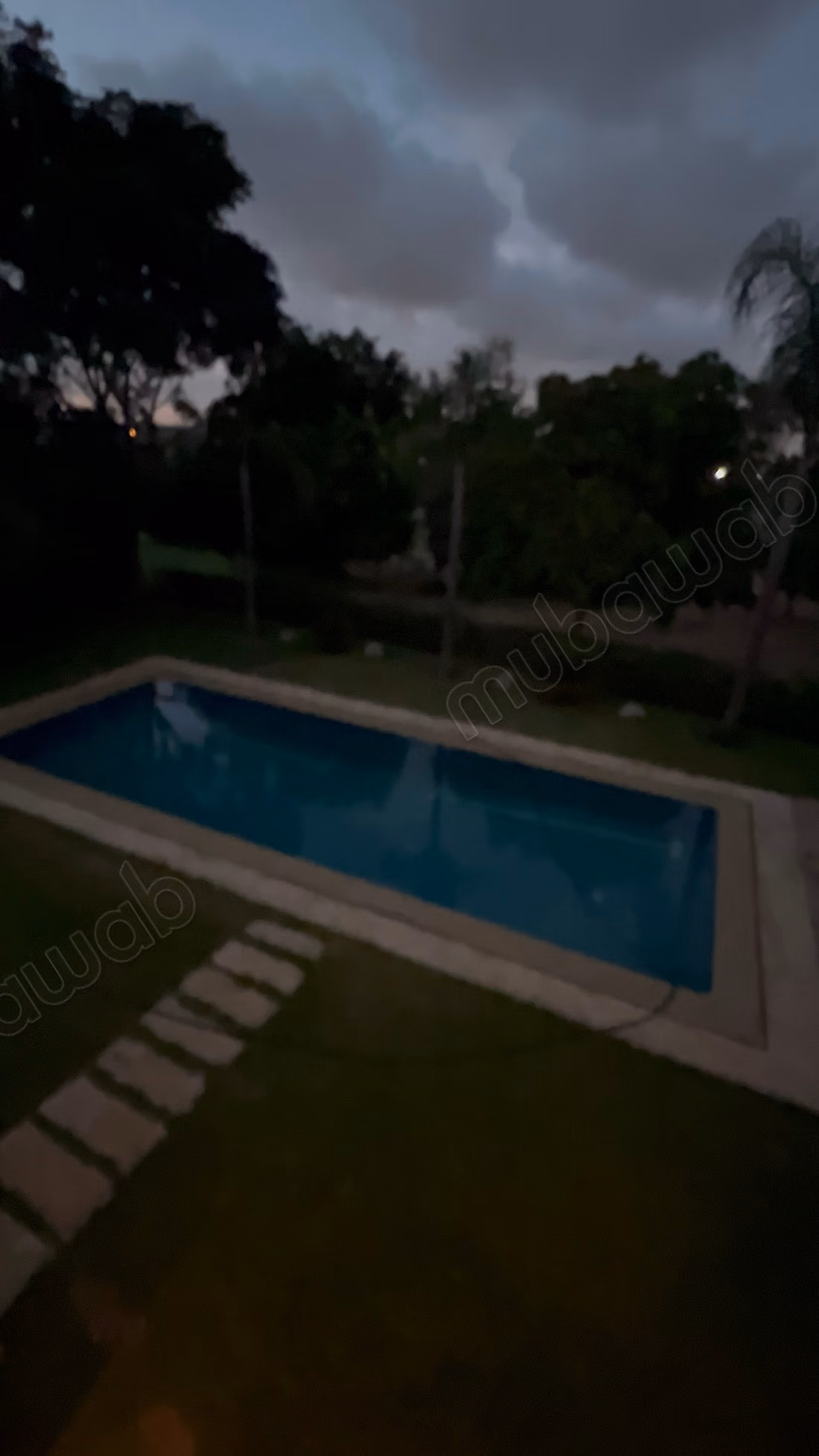 Location villa de haut standing à Ville Verte.
Superficie 1100 m².
Antenne parabolique et sécurité