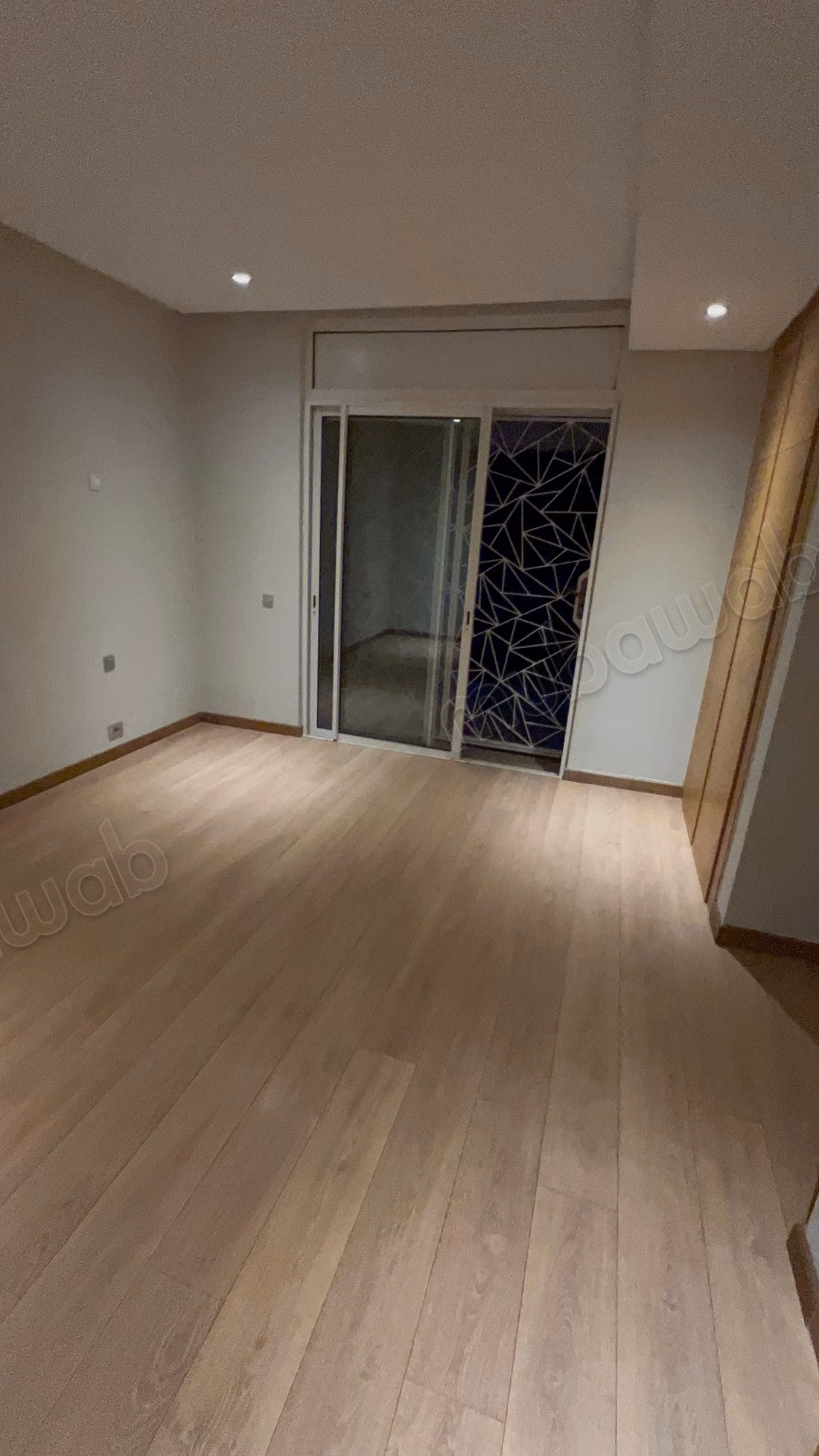 Location villa de haut standing à Ville Verte.
Superficie 1100 m².
Antenne parabolique et sécurité