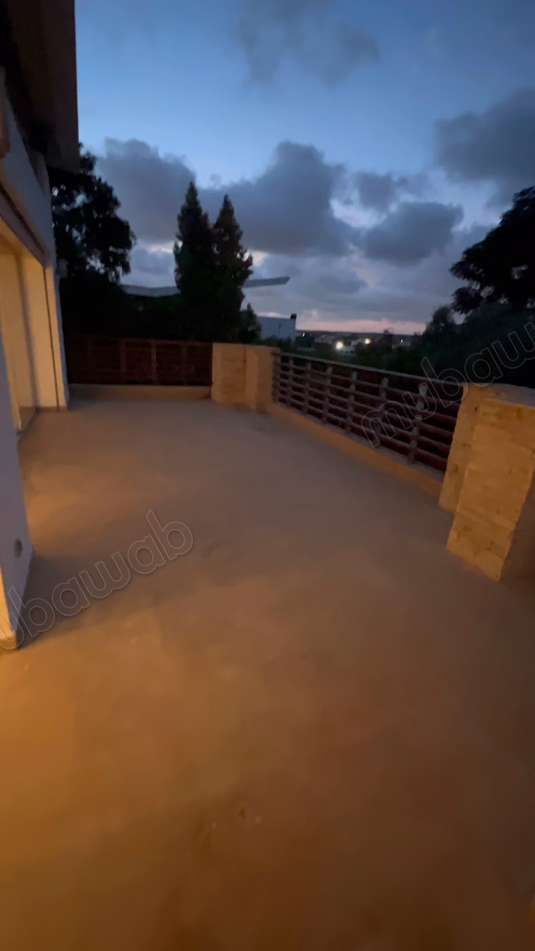Location villa de haut standing à Ville Verte.
Superficie 1100 m².
Antenne parabolique et sécurité