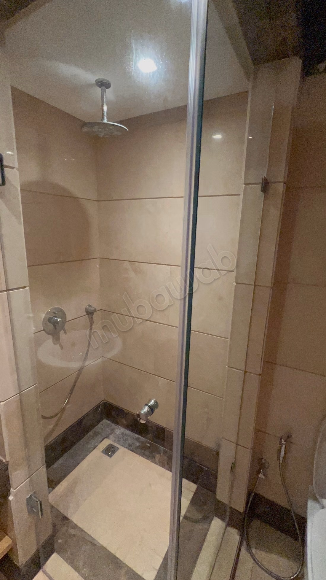Location villa de haut standing à Ville Verte.
Superficie 1100 m².
Antenne parabolique et sécurité