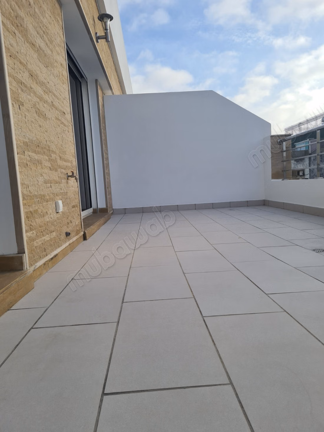 Très bel appart 2p vide avec terrasse