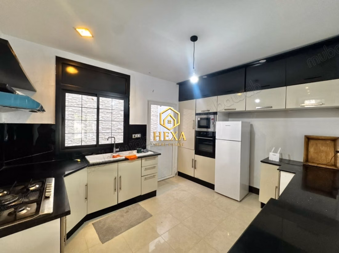 Villa S3 con piscina e giardino a La Soukra