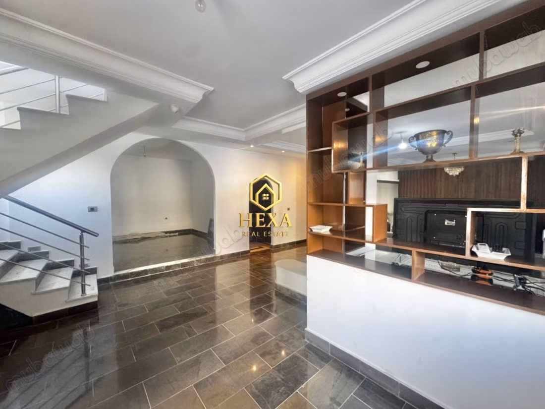 Villa S3 con piscina e giardino a La Soukra