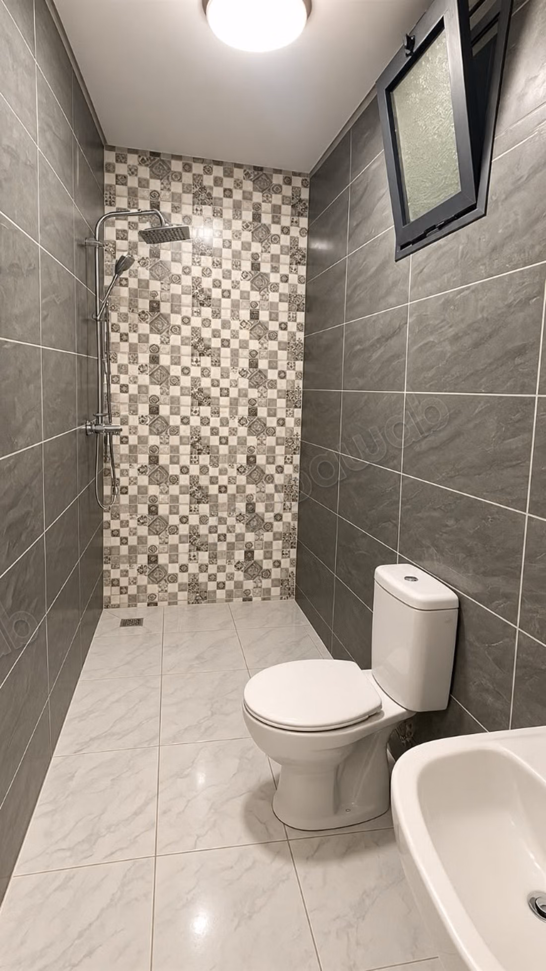 Bel appartement à vendre à Ennajd. 
2 chambres. 
Porte blindée et chauffage central