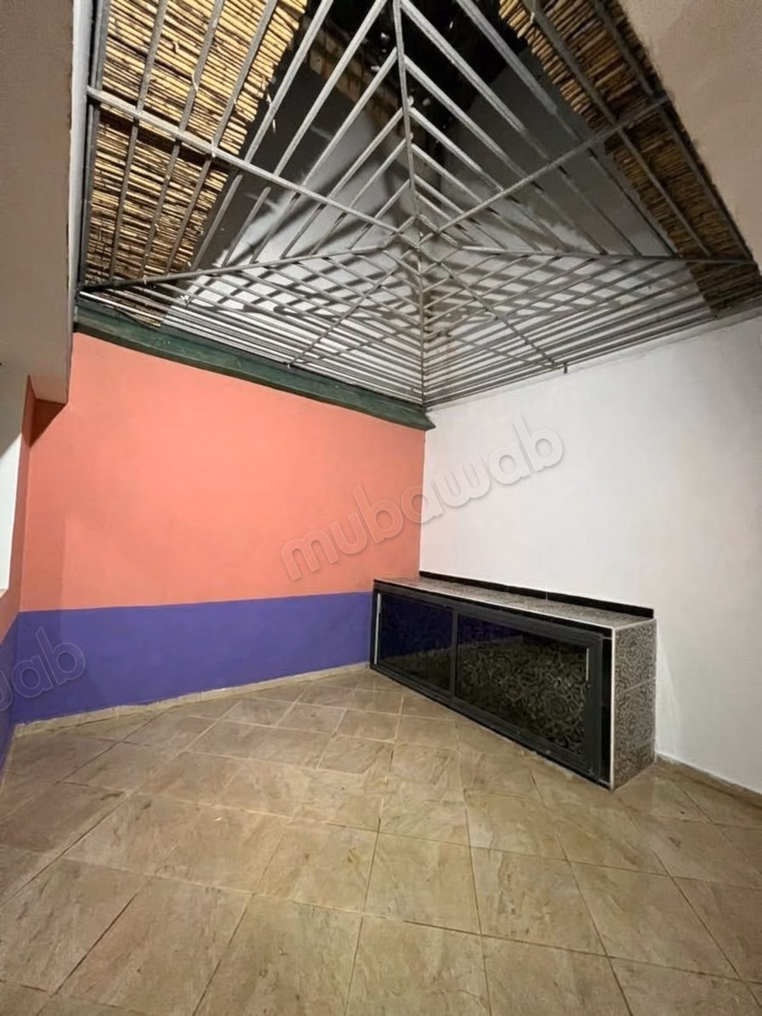 Bel appartement à vendre à Ennajd. 
2 chambres. 
Porte blindée et chauffage central