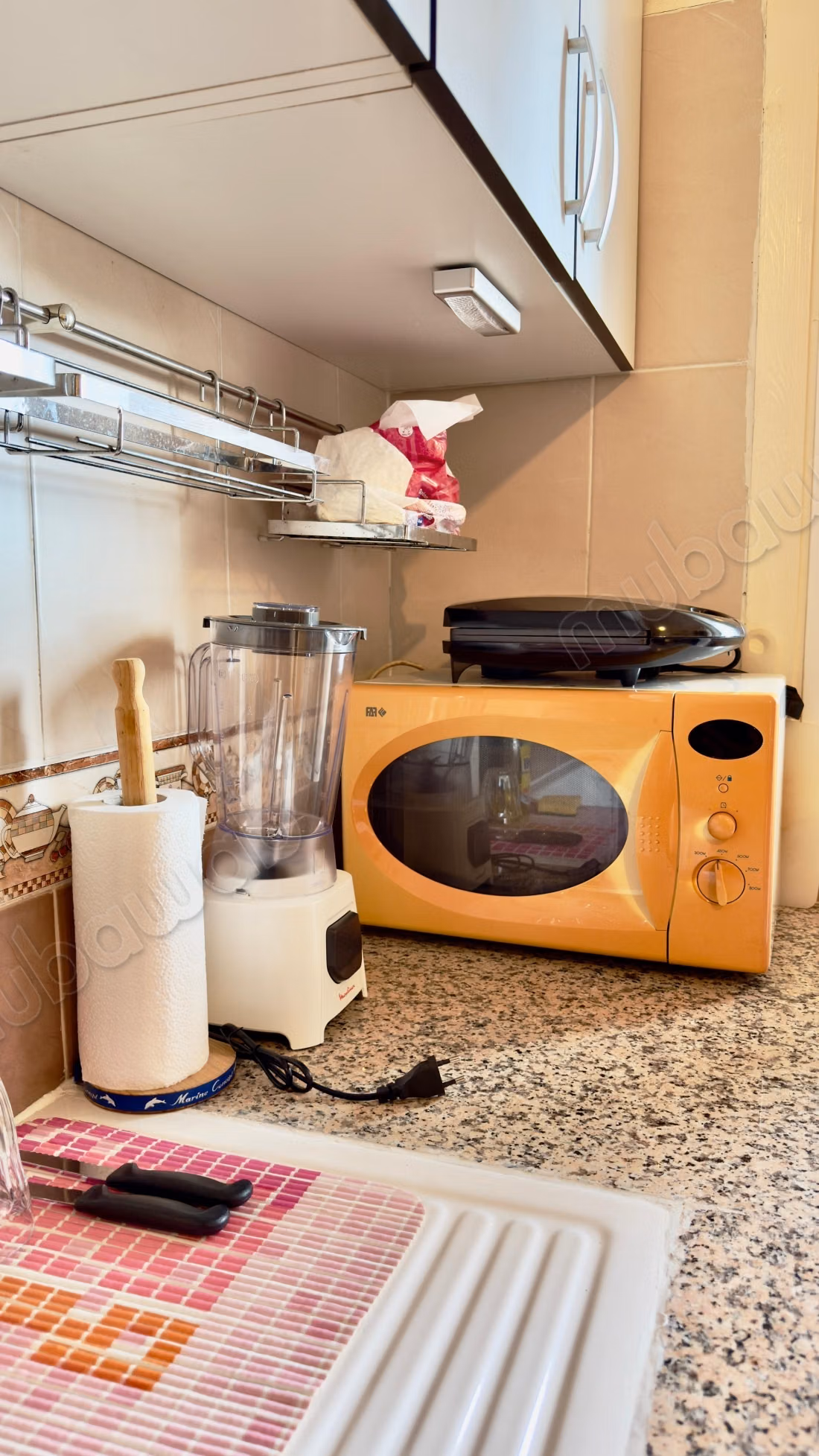 Appartement de vacances à louer à Hay Al Farah. 
Surface de 65 m². 
Salon Marocain et antenne parabolique