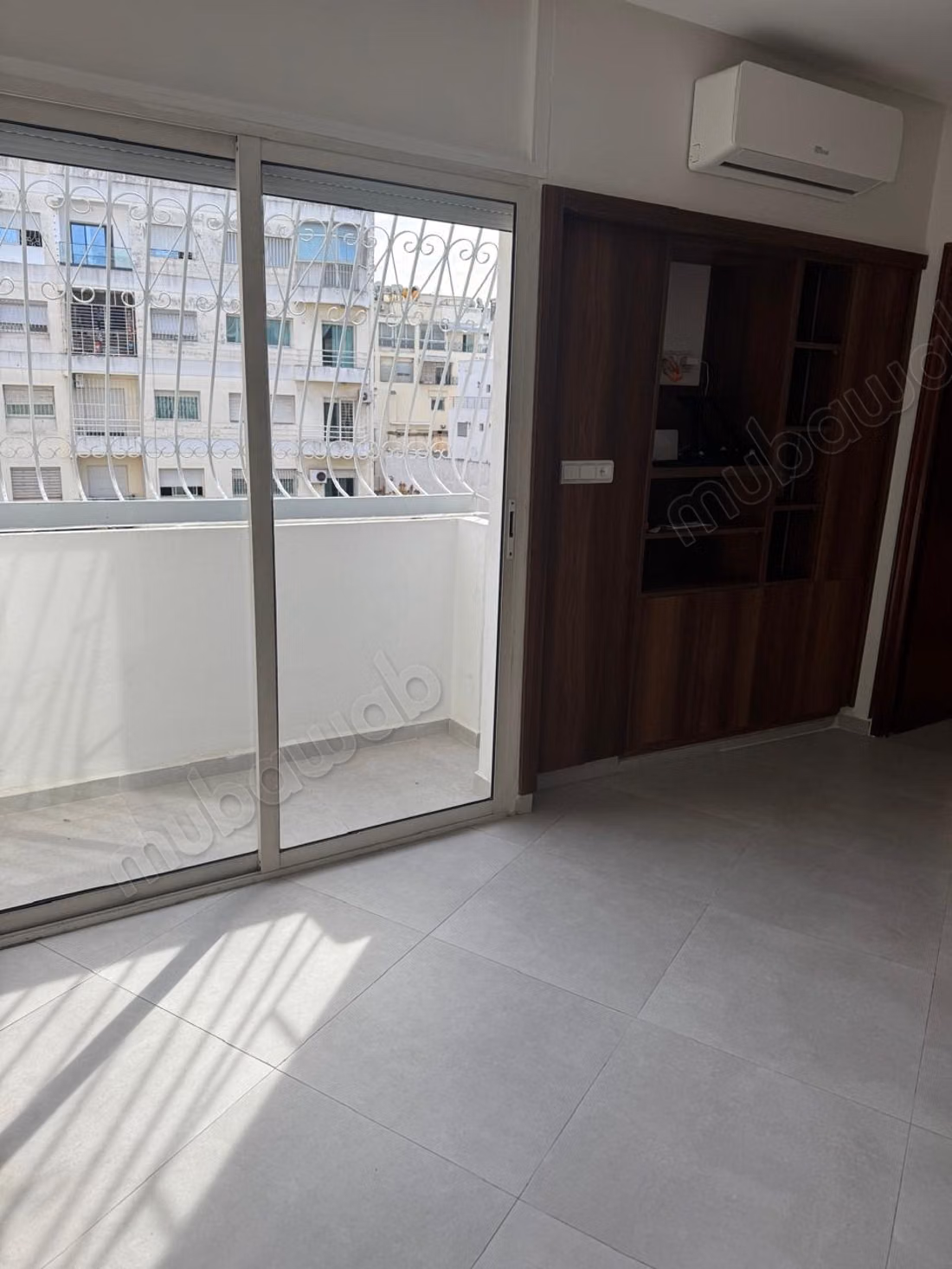 Location d'un appartement à Mers Sultan quartier des hôpitaux rue Abdeslam El khattabi. 
1 belle chambre. Meublé