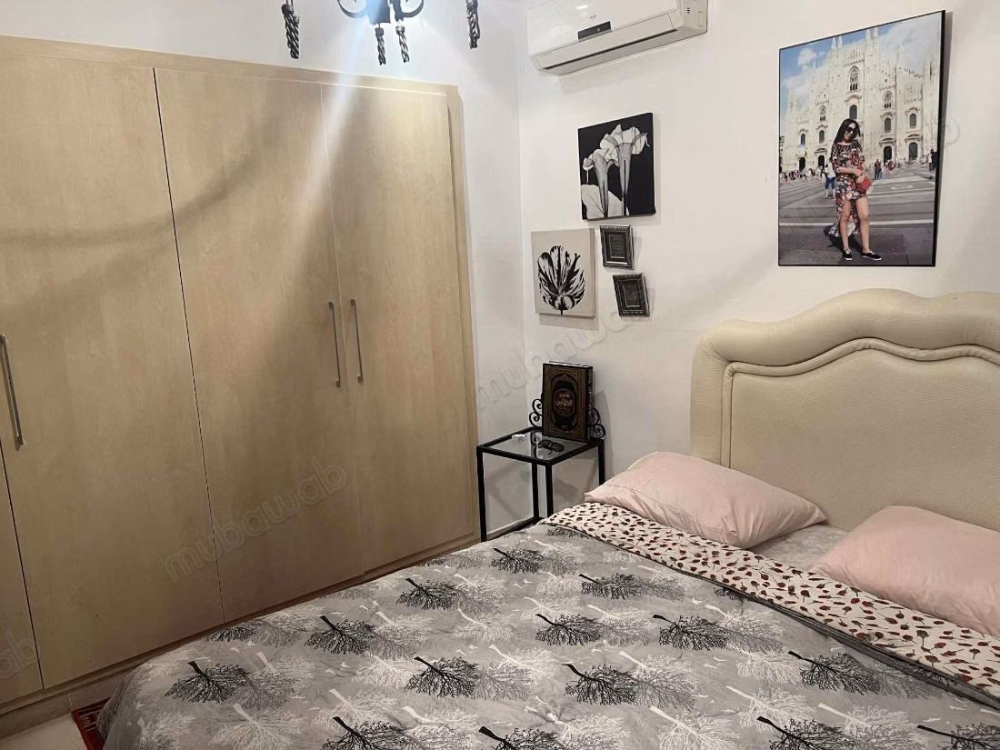Beautiful apartment for sale in Mosque Erraoudha. 
3 beautiful rooms. 
Double glazed window, Central air conditioning
