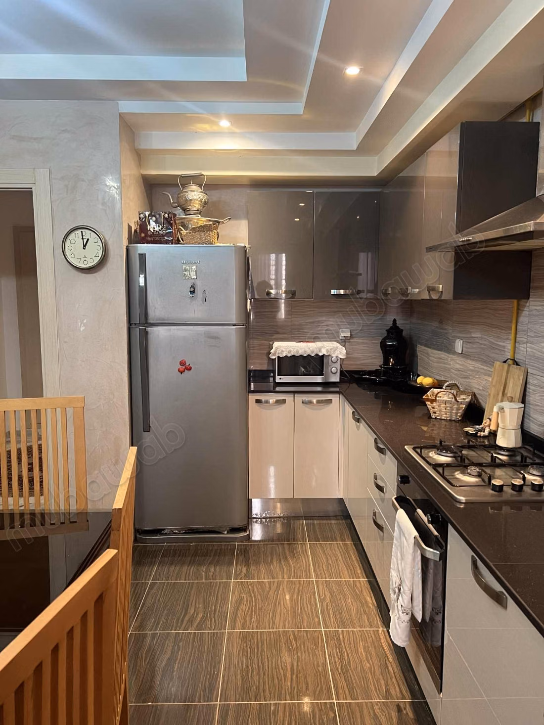 Beautiful apartment for sale in Mosque Erraoudha. 
3 beautiful rooms. 
Double glazed window, Central air conditioning