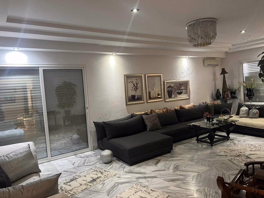Beautiful apartment for sale in Mosque Erraoudha. 
3 beautiful rooms. 
Double glazed window, Central air conditioning