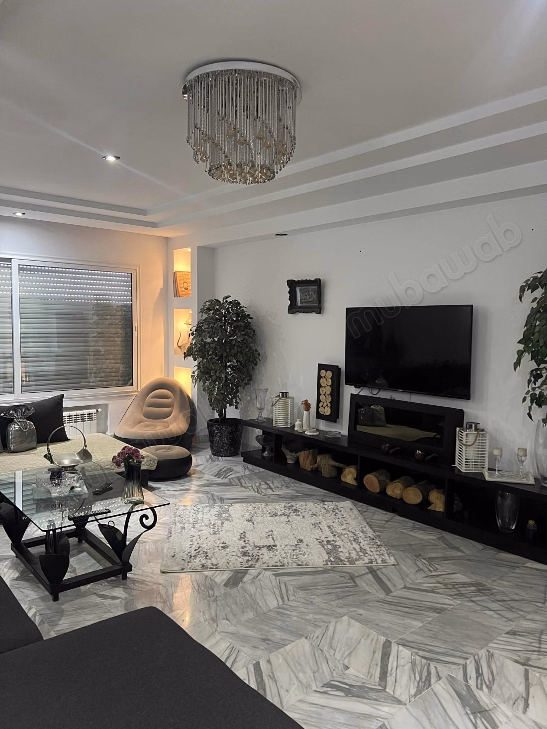 Beautiful apartment for sale in Mosque Erraoudha. 
3 beautiful rooms. 
Double glazed window, Central air conditioning