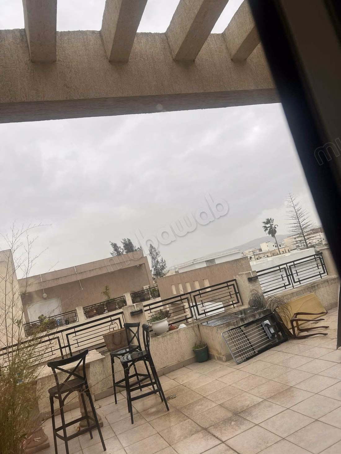 Beautiful apartment for sale in Mosque Erraoudha. 
3 beautiful rooms. 
Double glazed window, Central air conditioning