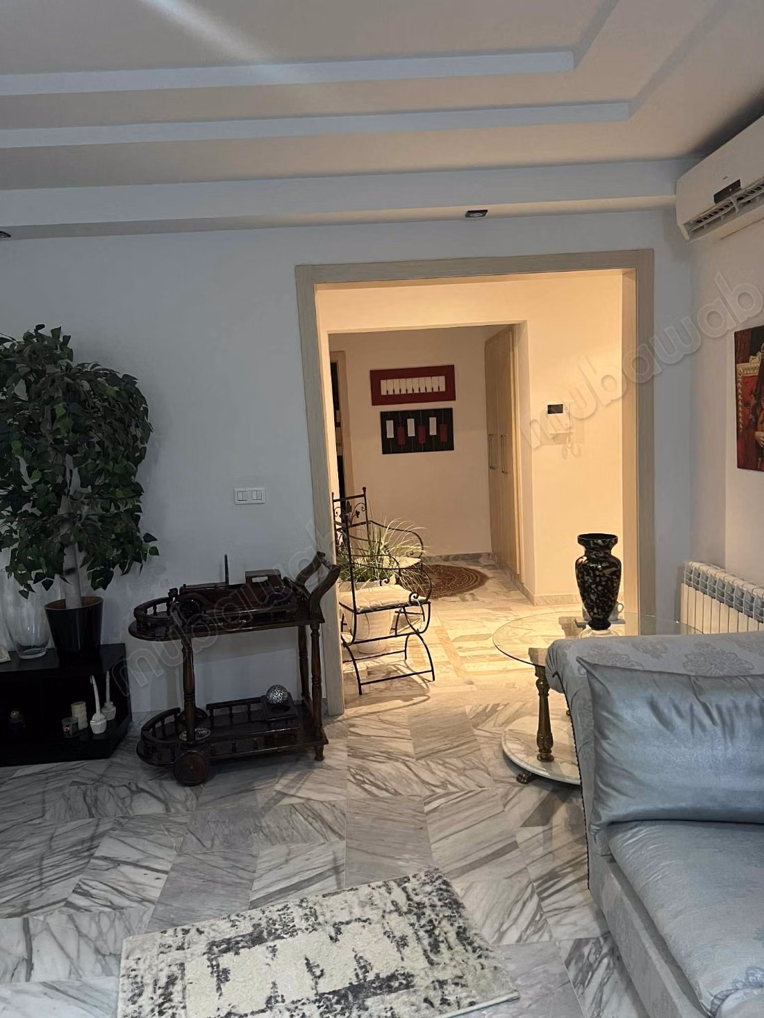 Beautiful apartment for sale in Mosque Erraoudha. 
3 beautiful rooms. 
Double glazed window, Central air conditioning