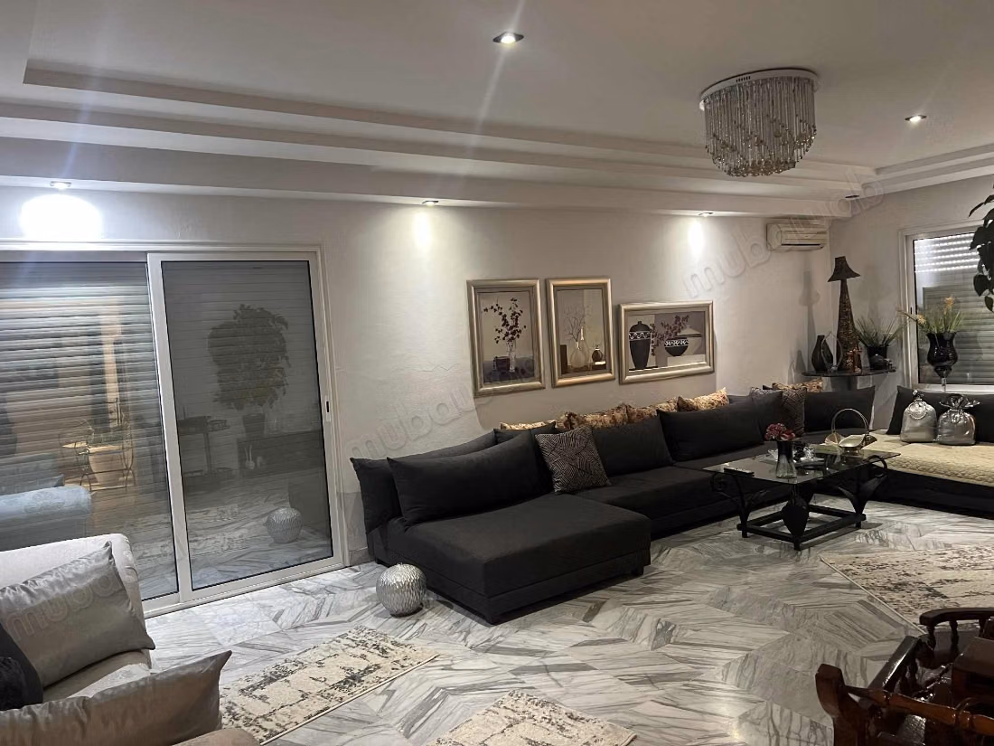 Beautiful apartment for sale in Mosque Erraoudha. 
3 beautiful rooms. 
Double glazed window, Central air conditioning