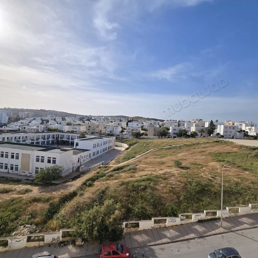 AV S2 bien situé avec parking et vue dégagée