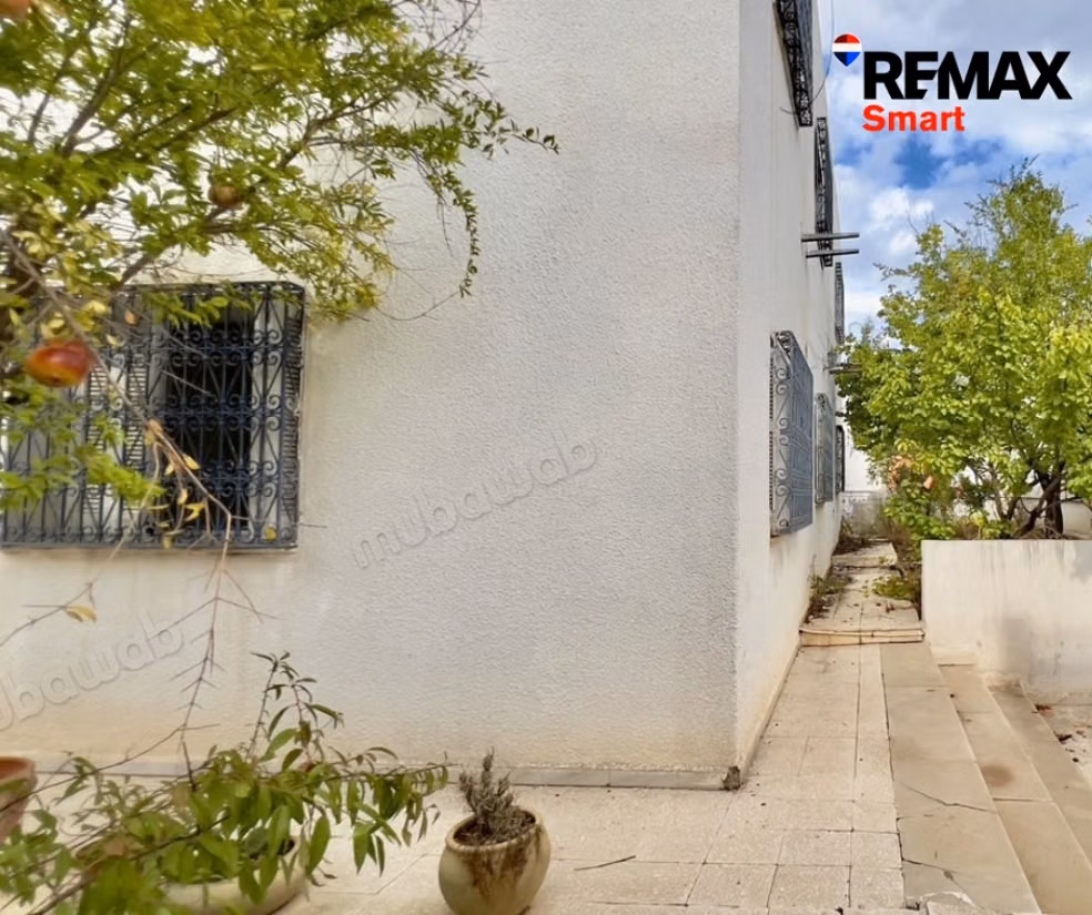 In Vendita Villa Angolare a El Menzah 9 C Terreno ²