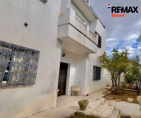 À Vendre Villa d’angle à El Menzah 9 C