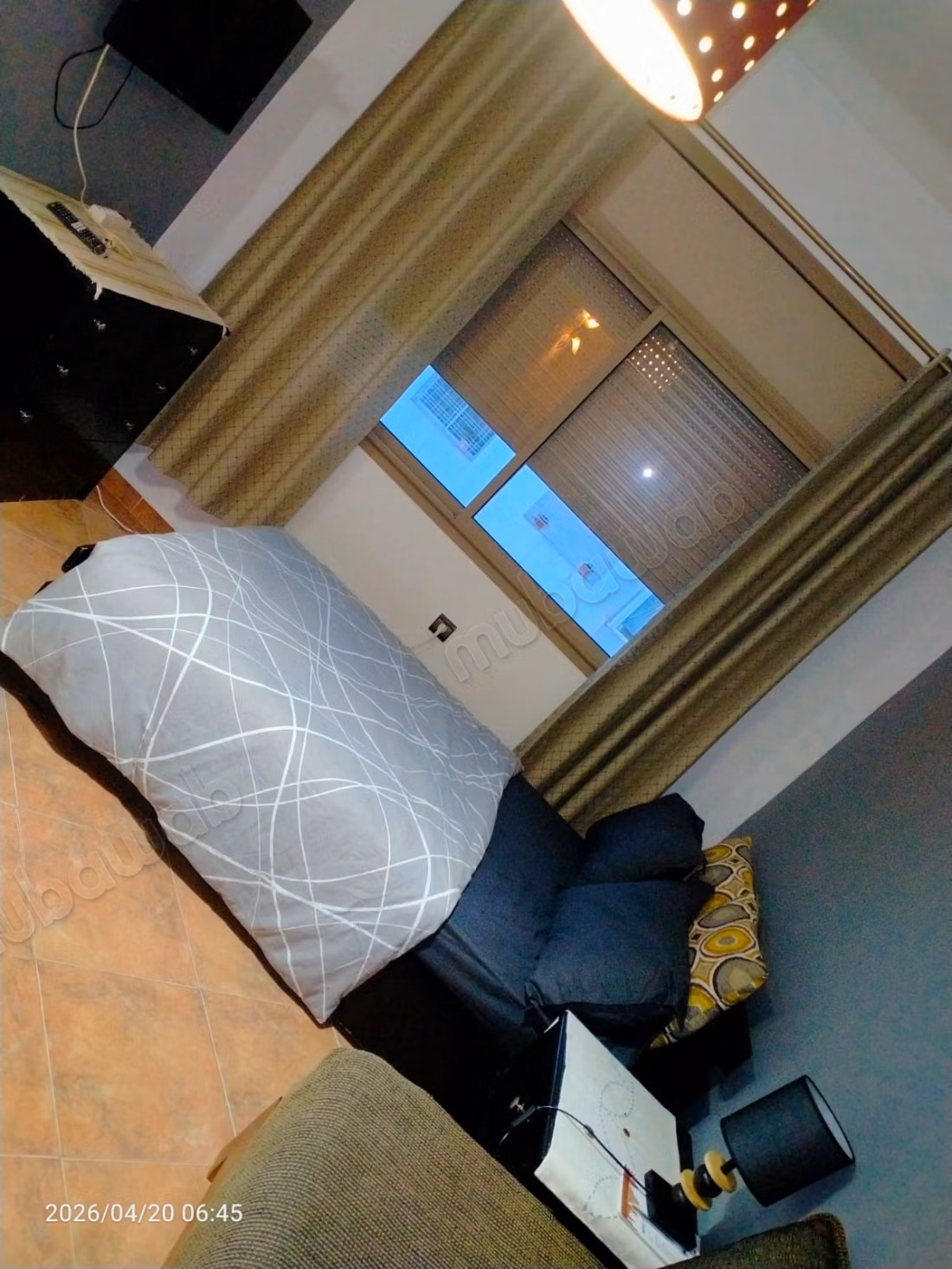 Appartements à louer à Hassan, en centre-ville. Superficie totale de 80 m². Salon traditionnel et système de satellite