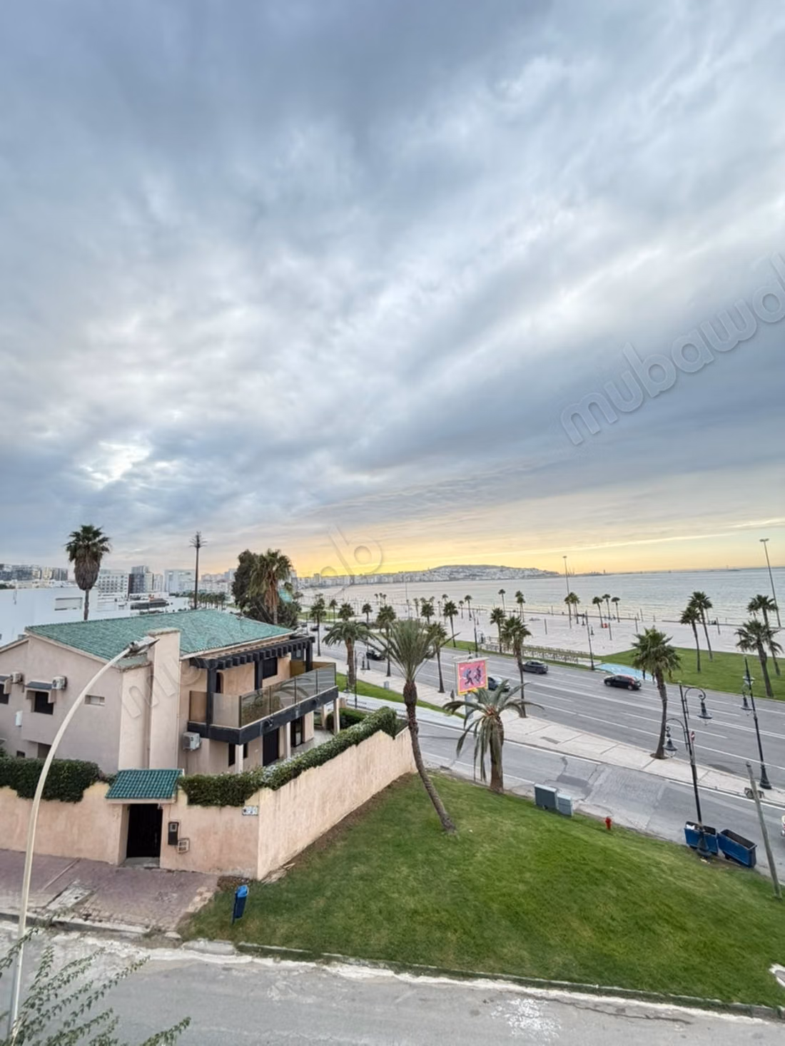 Opportunity not to be missed. Frontline villa by the sea