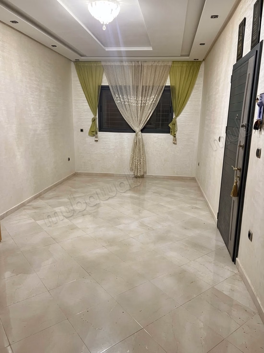 Appartement te koop in Ennajd. 3 comfortabele kamers. Terras en lift