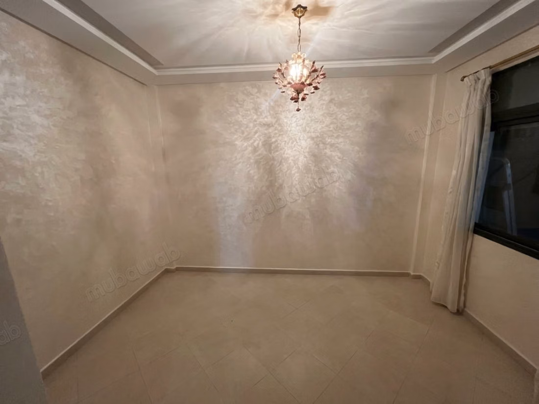 Appartement te koop in Ennajd. 3 comfortabele kamers. Terras en lift