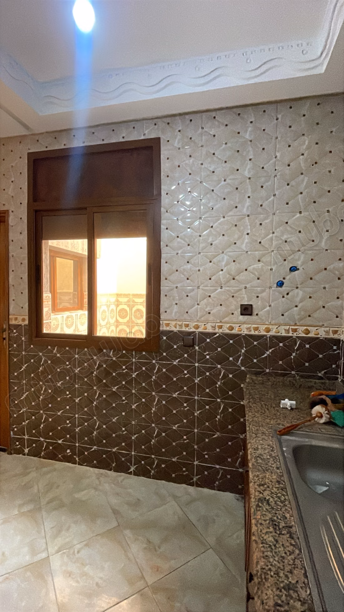 Très belle maison en vente à Ezzohor. 
3 chambres