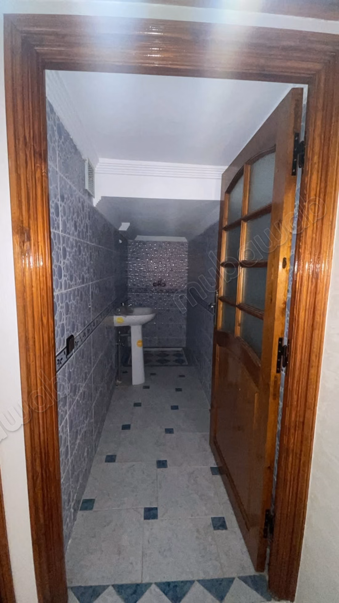 Très belle maison en vente à Ezzohor. 
3 chambres