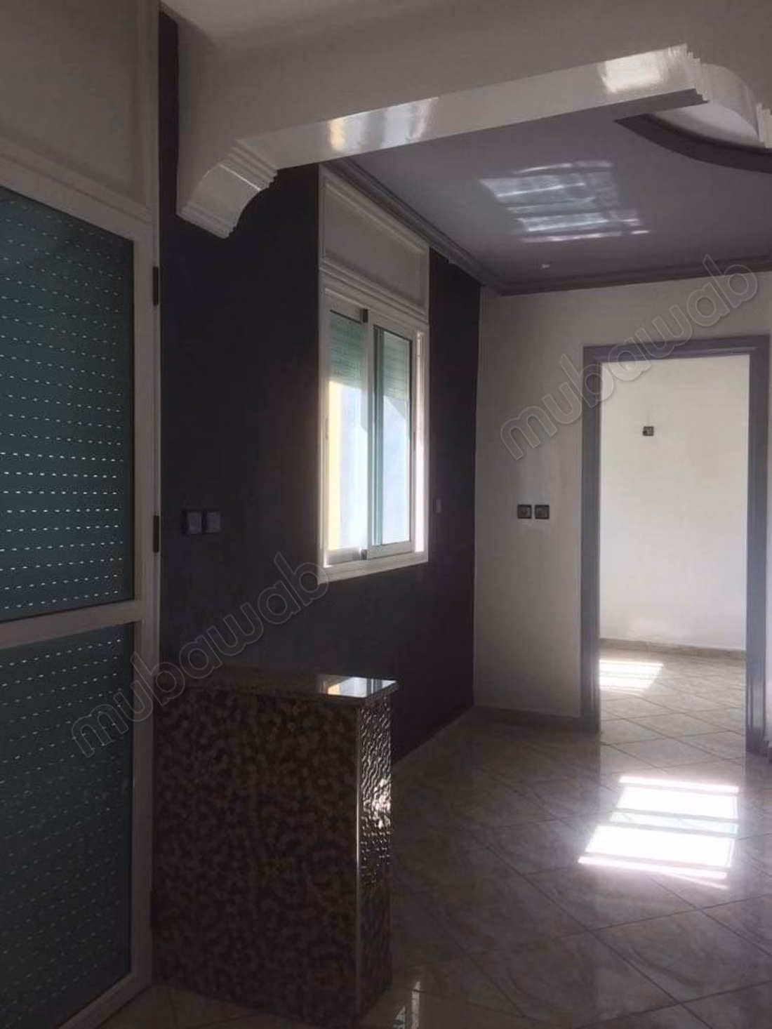 Louez cet bel appartement à Mohammedia. 1 chambre, Salon traditionnel et système d'antenne parabolique