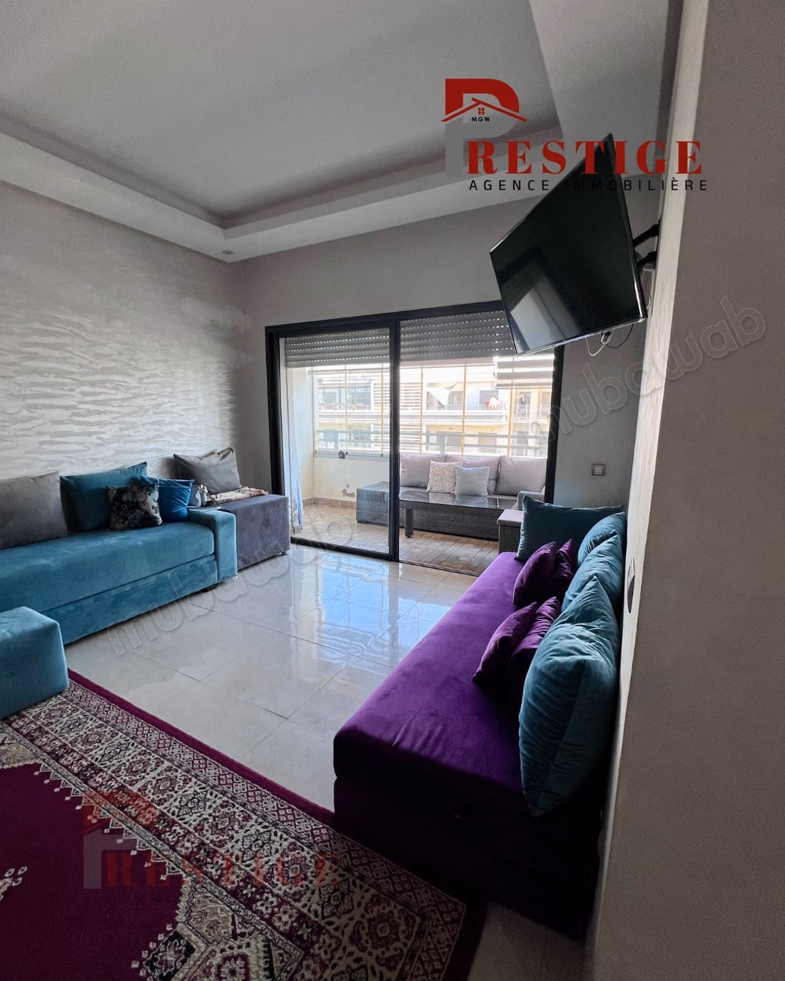 Superbe appartement à louer à El Mansouria. 
5 pièces confortables. 
Meublé