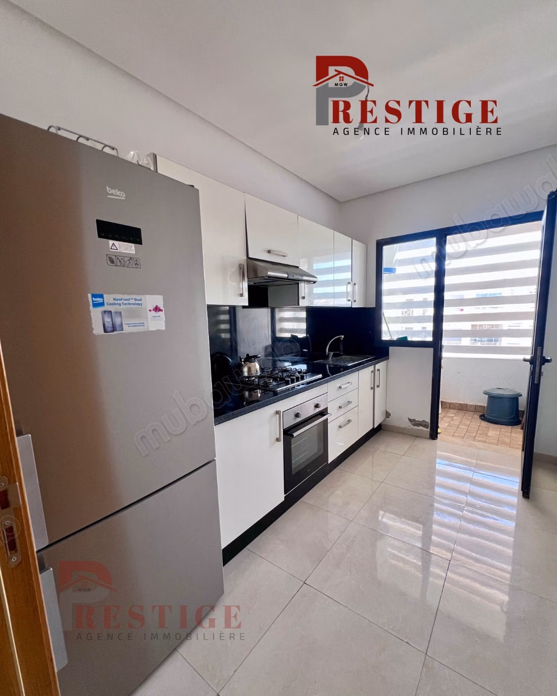 Superbe appartement à louer à El Mansouria. 
5 pièces confortables. 
Meublé