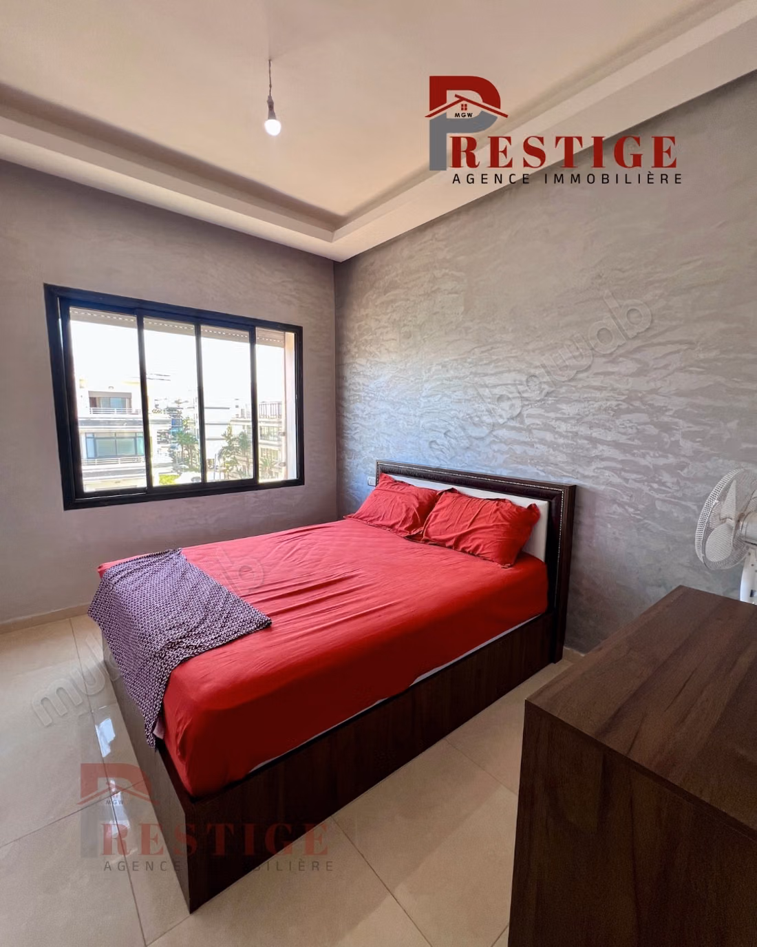 Superbe appartement à louer à El Mansouria. 
5 pièces confortables. 
Meublé
