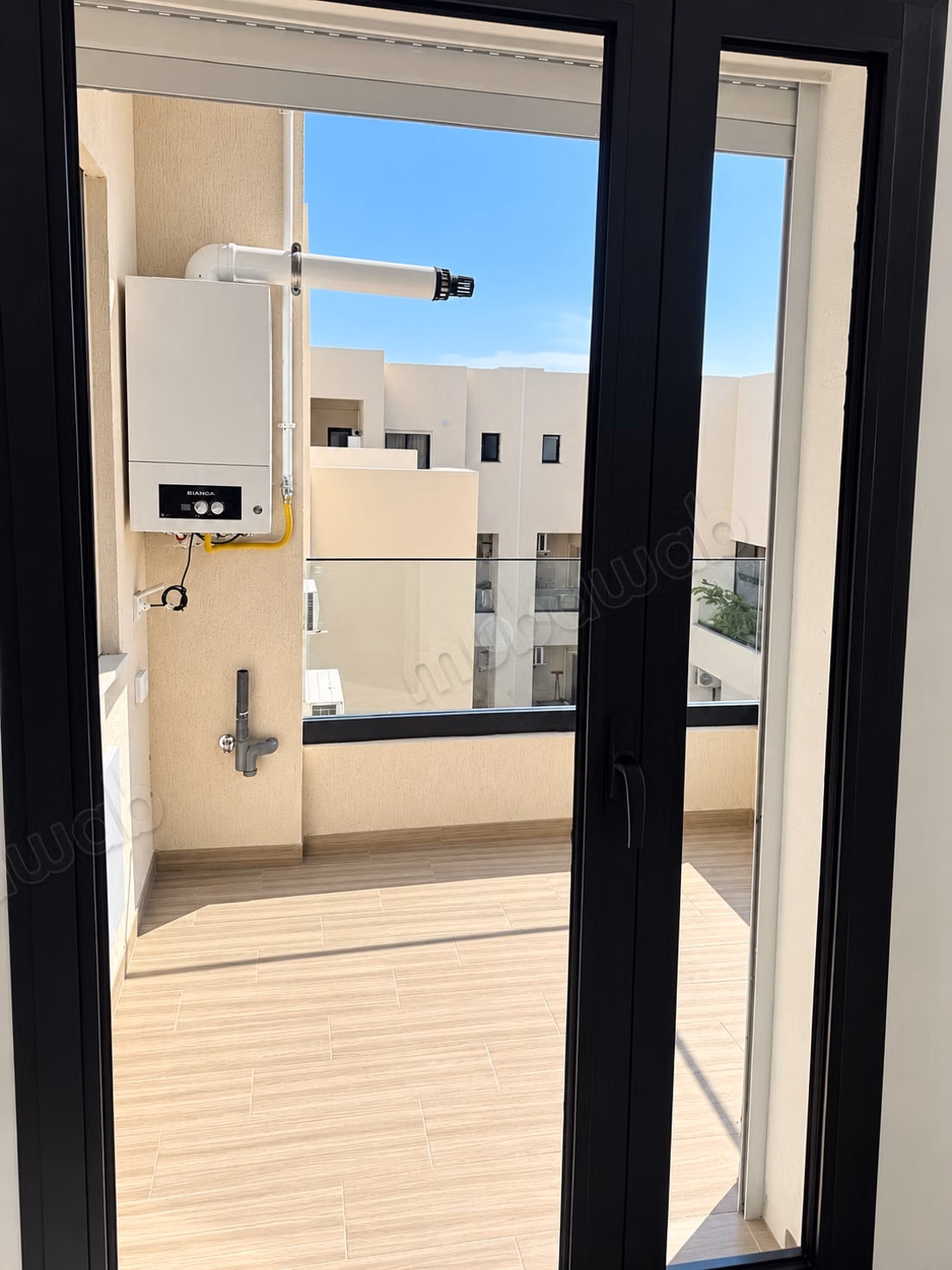 Bel appartement en location à Cité Ennasr 2. 
Superficie 55 m². 
Terrasse et ascenseur
