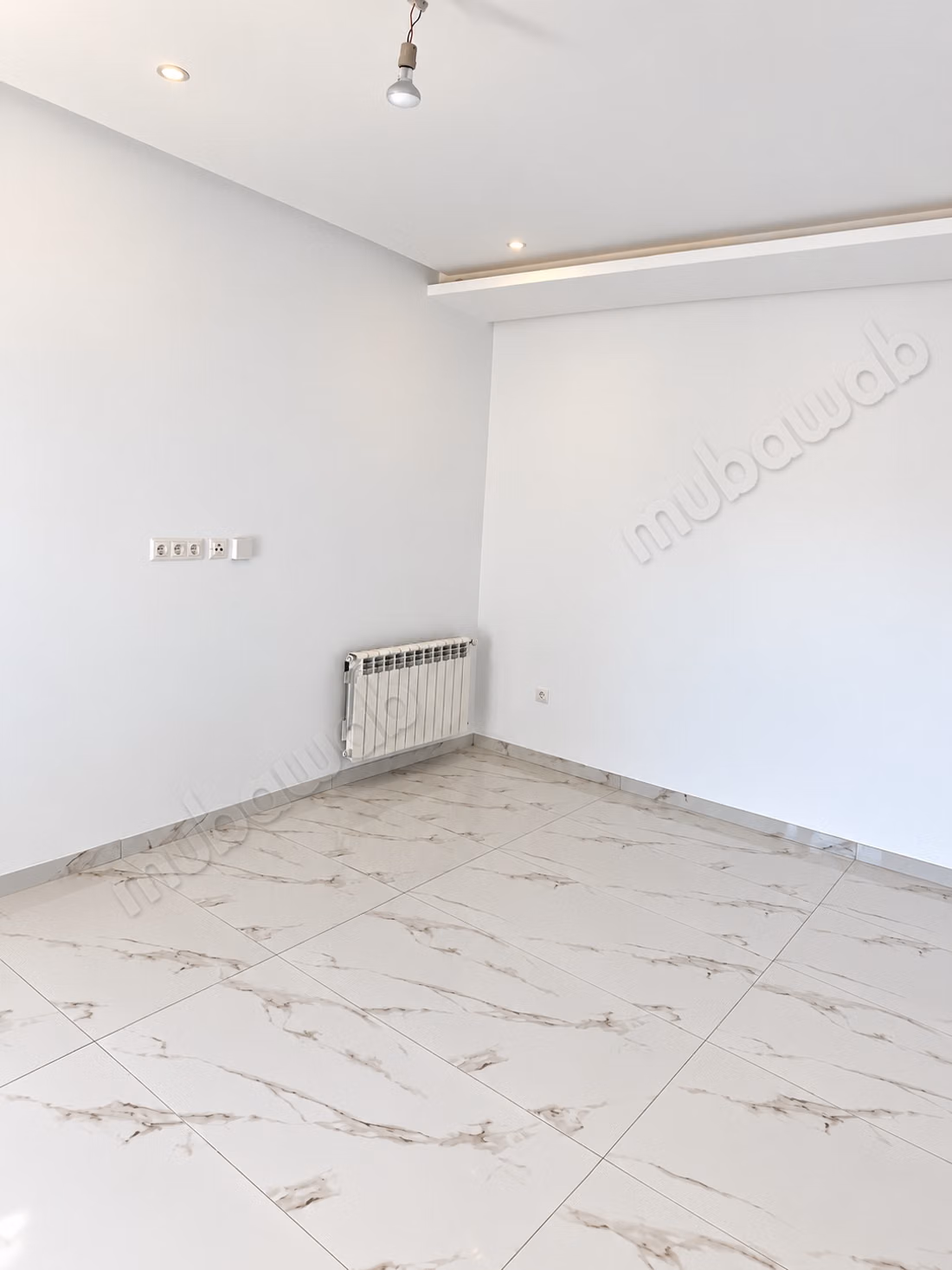 Bel appartement en location à Cité Ennasr 2. 
Superficie 55 m². 
Terrasse et ascenseur