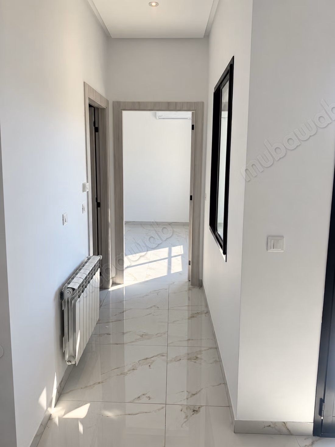 Bel appartement en location à Cité Ennasr 2. 
Superficie 55 m². 
Terrasse et ascenseur