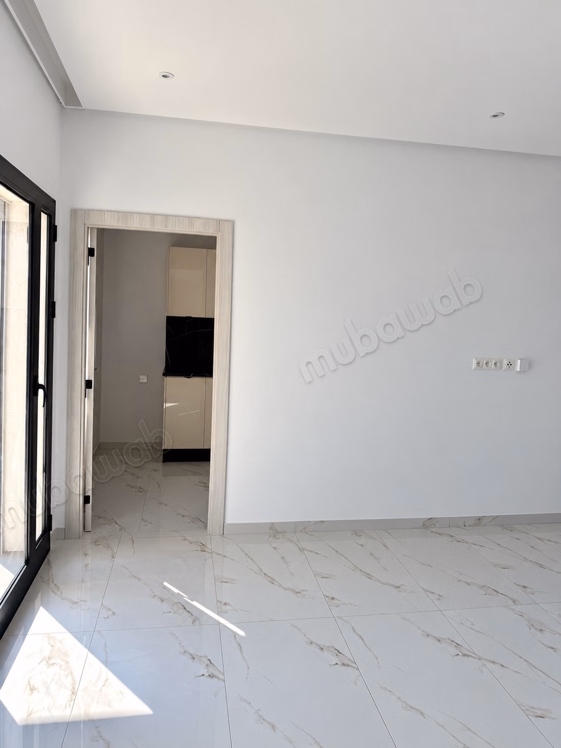 Bel appartement en location à Cité Ennasr 2. 
Superficie 55 m². 
Terrasse et ascenseur