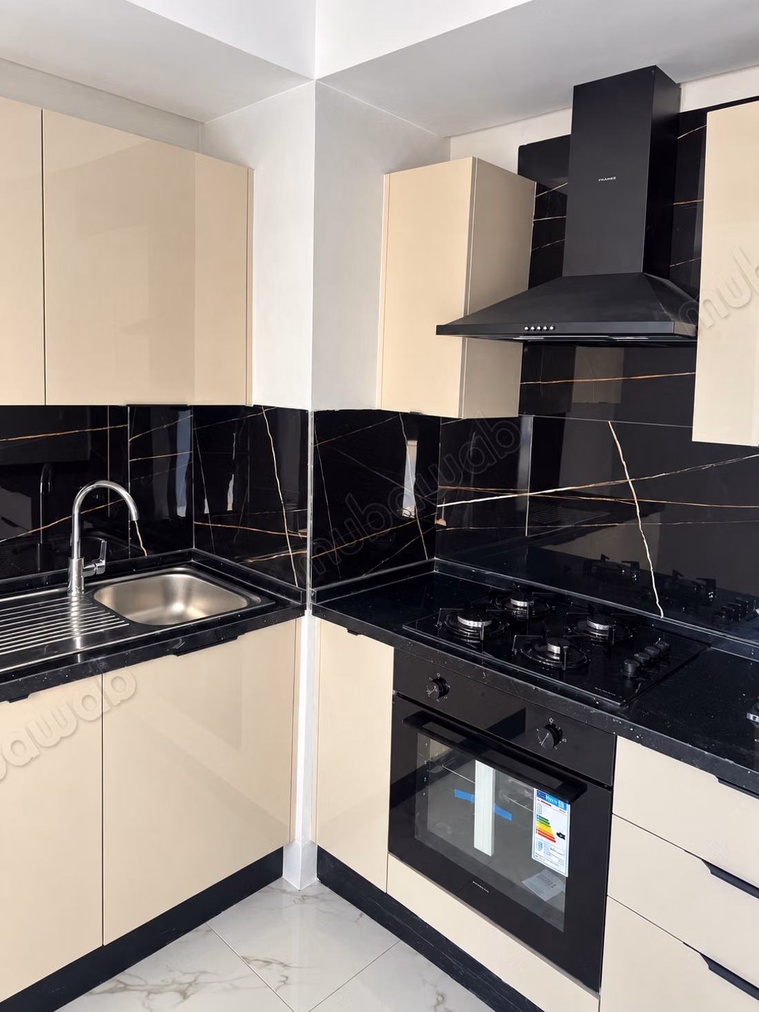 Bel appartement en location à Cité Ennasr 2. 
Superficie 55 m². 
Terrasse et ascenseur
