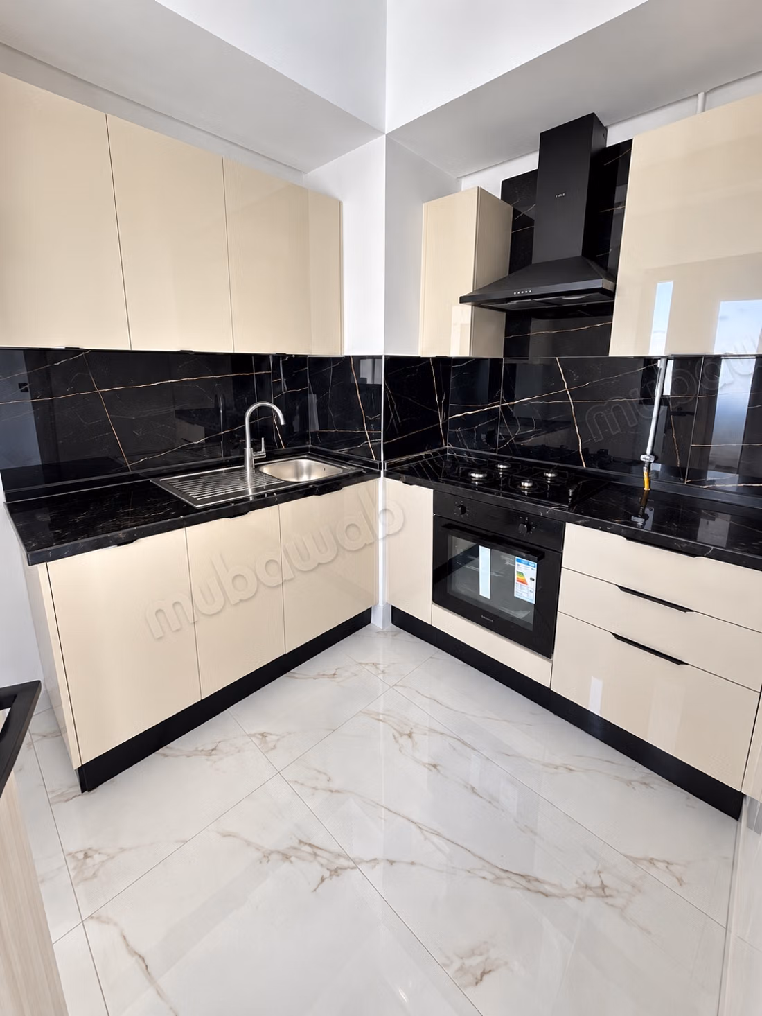 Bel appartement en location à Cité Ennasr 2. 
Superficie 55 m². 
Terrasse et ascenseur