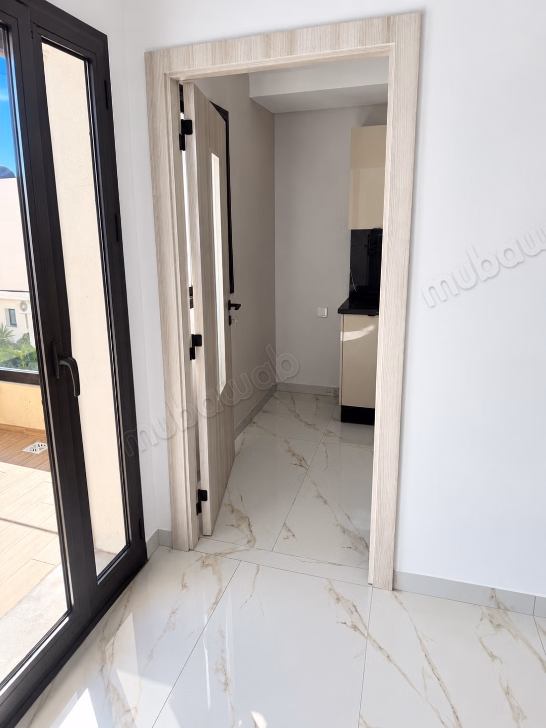 Bel appartement en location à Cité Ennasr 2. 
Superficie 55 m². 
Terrasse et ascenseur