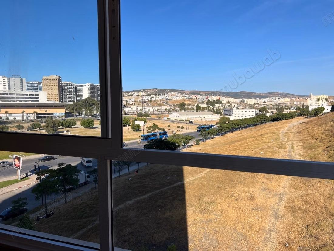 Location d'un appartement à Charf. 
Superficie 124 m². 
Avec ascenseur et terrasse