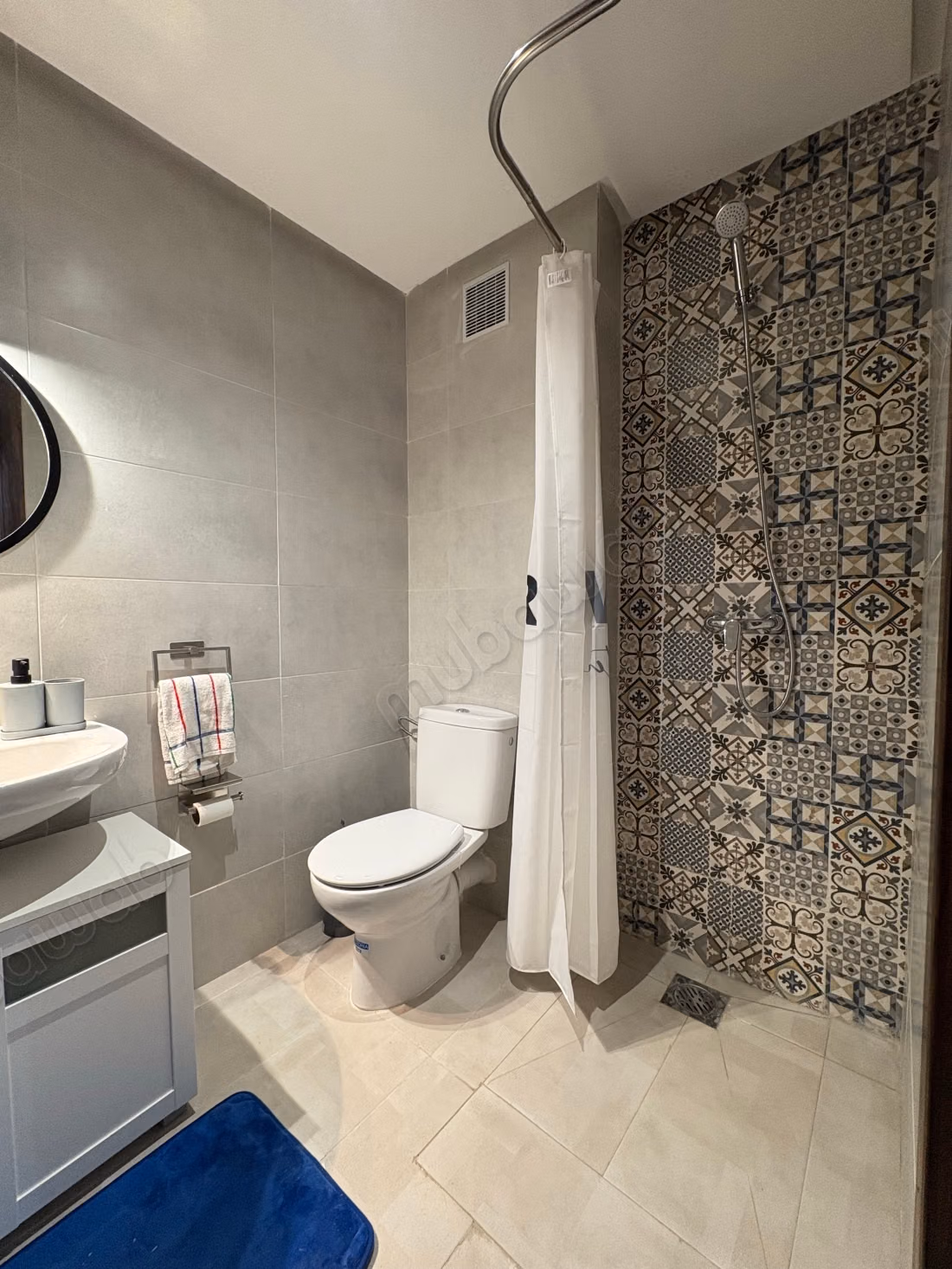 Très bel appartement en location à Anza.
Superficie 72 m².
Meublé