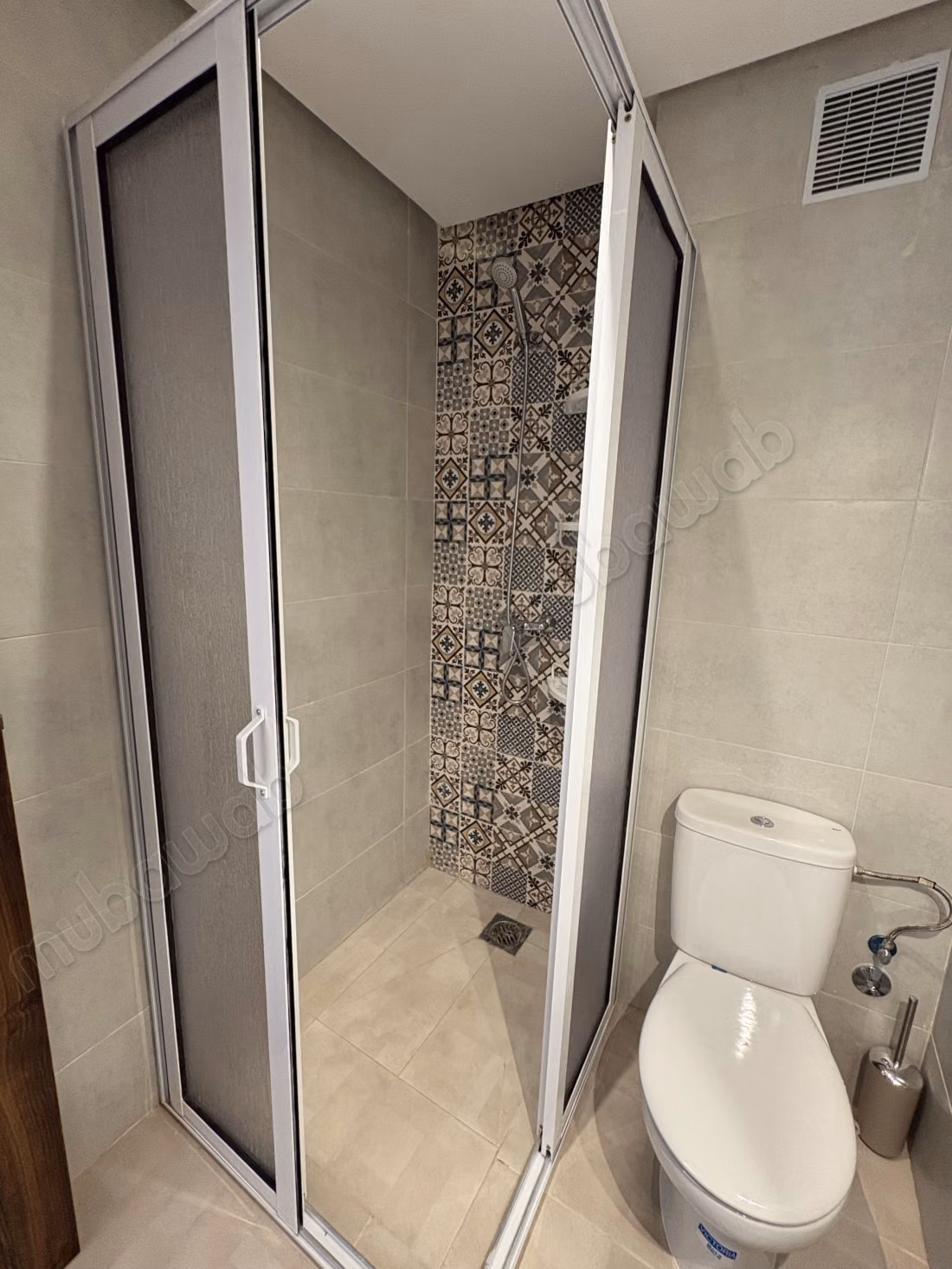 Très bel appartement en location à Anza.
Superficie 72 m².
Meublé