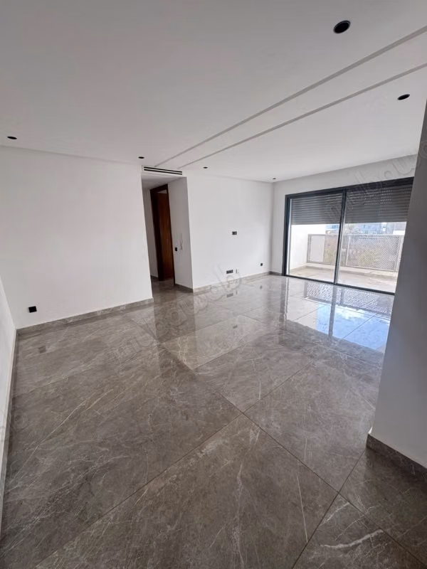 Apartment for rent in Casablanca Finance City. 3 pleasant rooms. Double glazing and central heating