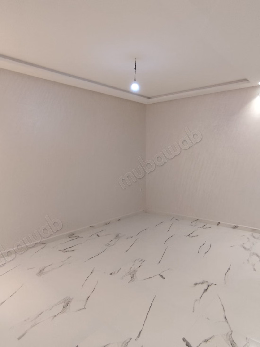 Empty apartment for rent in Hay Mohammadi 4 rooms