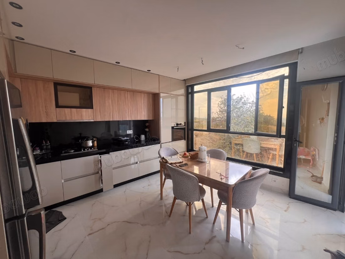 Trouvez votre maison à acheter à Sania. 6 pièces confortables. Bien meublé