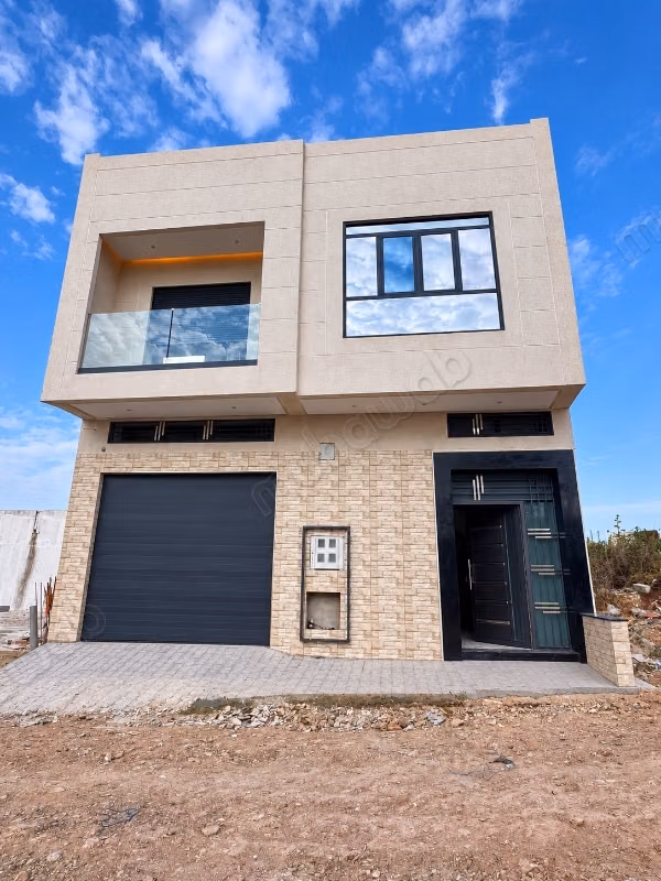 Encuentra tu casa para comprar en Sania. 6 habitaciones cómodas. Bien amueblado